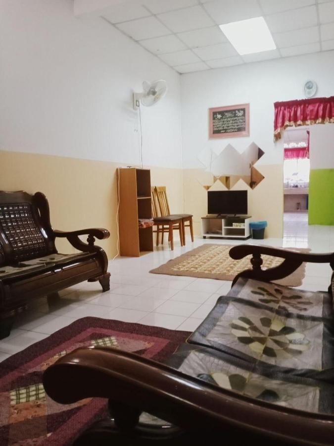 Homestay Ummi Razzin Куала-Кангсар Экстерьер фото